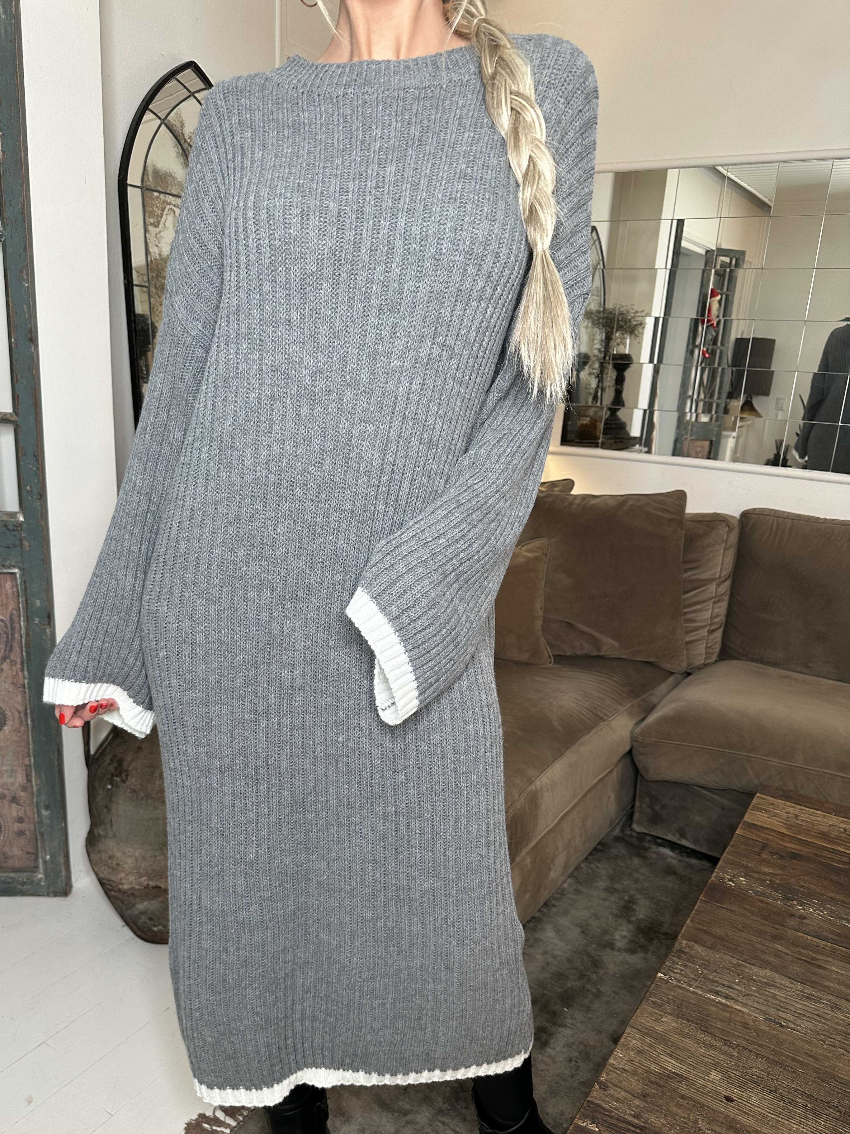 Ramona - Lång stickad klänning med färgade kanter